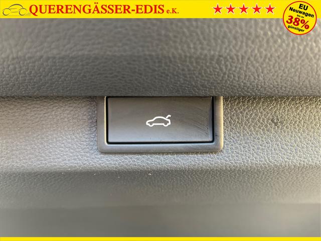 Skoda / Karoq / Schwarz / / / TSI 4x4 360°+19 Zoll+Navi+AHK