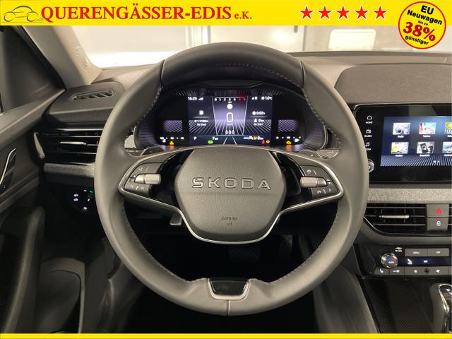 Skoda / KAMIQ / Silber / / / 115PS DSG Matrix+AHK+Kamera+PDC vor+hi+Kessy+Sitzheizung+GVL