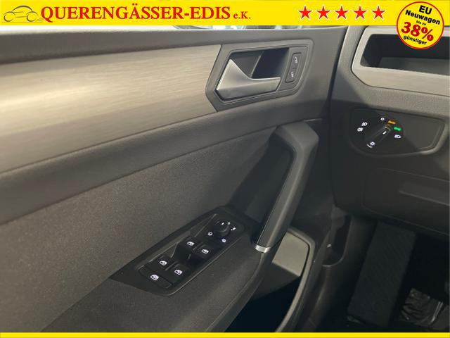 Volkswagen / Touran / Schwarz / / / 7Si+IQ.Light+TrailerAss+Cam