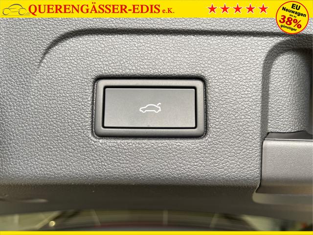 Volkswagen / Touran / Schwarz / / / 7Si+IQ.Light+TrailerAss+Cam