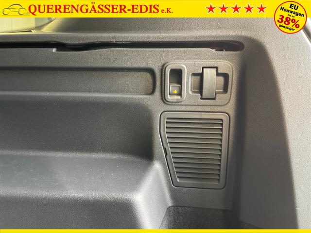 Volkswagen / Touran / Grau / / / 7Si+IQ.Light+TrailerAss+Cam