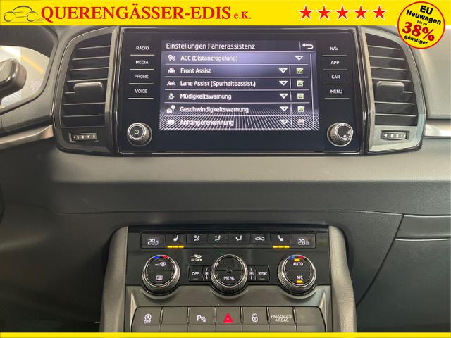 Skoda / Karoq / Blau / / / 150PS DSG AHK+Kamera+ACC+Kessy+Kamera+ParkPilot vo+hi+App