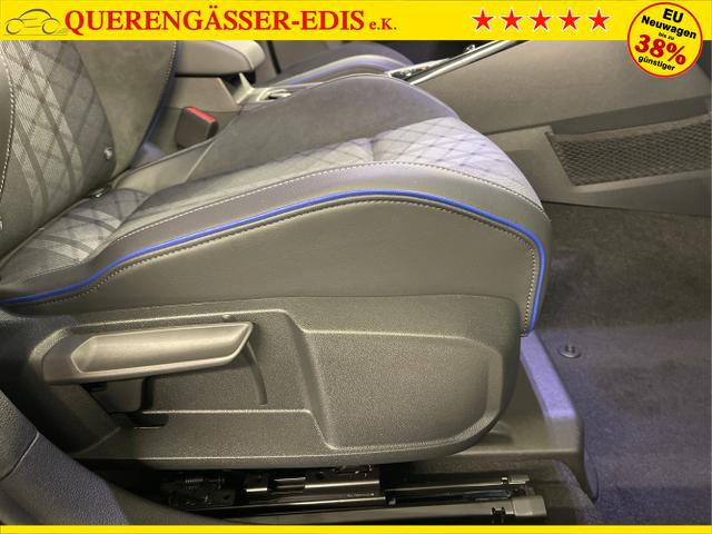 Volkswagen / Golf / Schwarz / / / 150PS DSG+Black Style