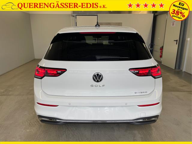 Volkswagen / Golf / Wei&szlig; / / / 1.5 eHybrid 150kW/204PS DSG IQ.Light+Navi+Travel Assist+HUD+Winterpaket