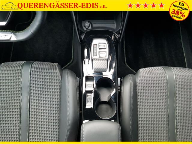 Peugeot / 2008 / Silber / / / 2008 GT 1,2 Automatik 96KW/130PS Navi, SHZ, Totwinkel