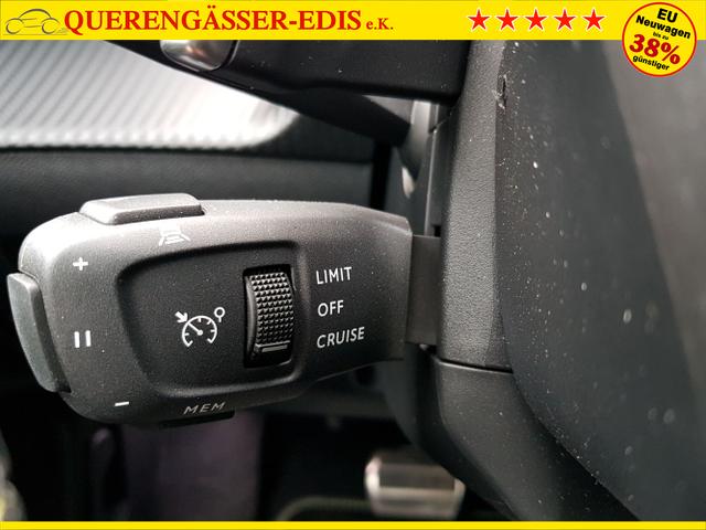 Peugeot / 2008 / Silber / / / 2008 GT 1,2 Automatik 96KW/130PS Navi, SHZ, Totwinkel
