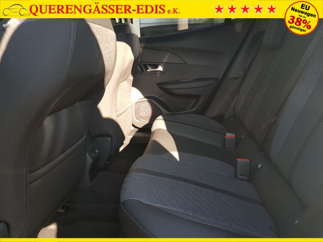 Peugeot / 2008 / Silber / / / 2008 Allure 1,2 PureTech 74KW/101PS Navi, SHZ, Kamera