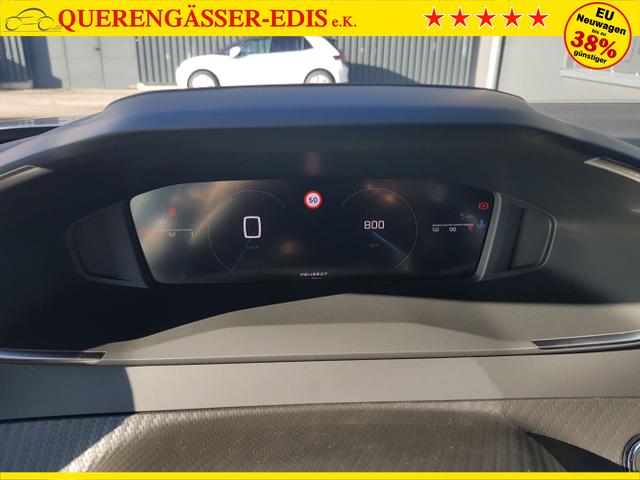 Peugeot / 2008 / Silber / / / 2008 Allure 1,2 PureTech 74KW/101PS Navi, SHZ, Kamera