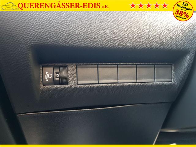 Peugeot / 2008 / Silber / / / 2008 Allure 1,2 PureTech 74KW/101PS Navi, SHZ, Kamera