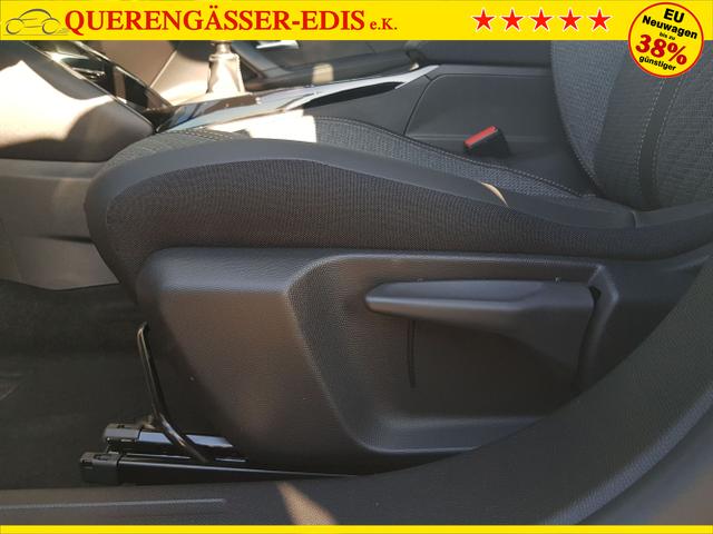 Peugeot / 2008 / Silber / / / 2008 Allure 1,2 PureTech 74KW/101PS Navi, SHZ, Kamera