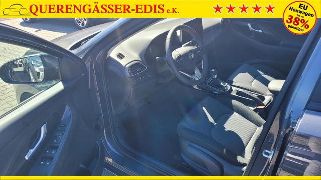 Hyundai i30 Kombi Family SW Family*Navi*LED*Shzg*Lhzg*PDC*Cam*16Zoll* 