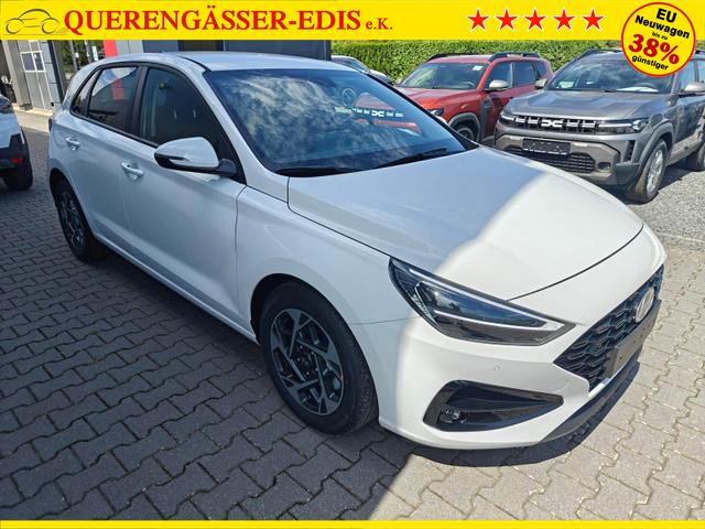 Hyundai i30 Family HB 1.6 GO*Navi*LED*Shzg*Lhzg*PDC*Cam*16Zoll* 