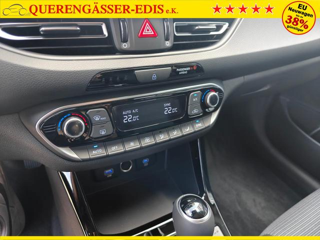 Hyundai i30 Family HB 1.6 GO*Navi*LED*Shzg*Lhzg*PDC*Cam*16Zoll* 