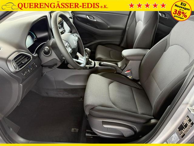 Hyundai i30 Kombi Comfort+1.5 GDI 6MT / Navi PDC V.&H. Kamera LED Carplay Sitz & Lenkr.Heiz. 