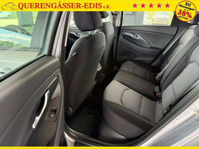 Hyundai i30 Kombi Comfort+1.5 GDI 6MT / Navi PDC V.&H. Kamera LED Carplay Sitz & Lenkr.Heiz. 