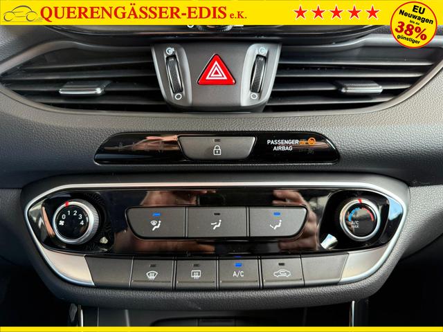 Hyundai i30 Kombi Comfort+1.5 GDI 6MT / Navi PDC V.&H. Kamera LED Carplay Sitz & Lenkr.Heiz. 
