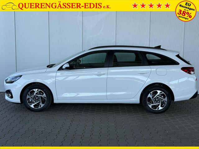 Hyundai i30 Kombi Smart 1.5 GDI 6MT / Navi PDC V.&H. m. Kamera LED ALU16 Dachreling Tempom. 
