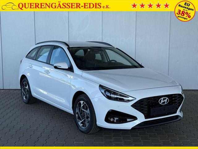 Hyundai i30 Kombi Smart 1.5 GDI 6MT / Navi PDC V.&H. m. Kamera LED ALU16 Dachreling Tempom. 