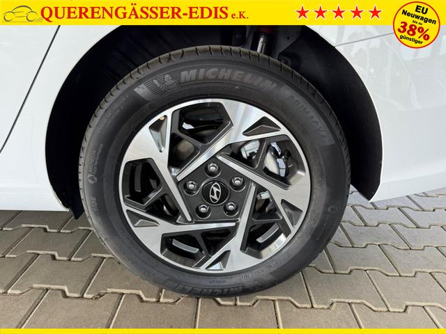 Hyundai i30 Kombi Smart 1.5 GDI 6MT / Navi PDC V.&H. m. Kamera LED ALU16 Dachreling Tempom. 