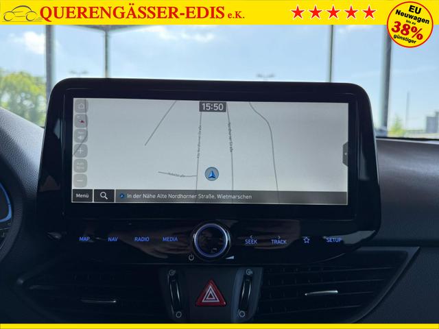 Hyundai i30 Kombi Smart 1.5 GDI 6MT / Navi PDC V.&H. m. Kamera LED ALU16 Dachreling Tempom. 