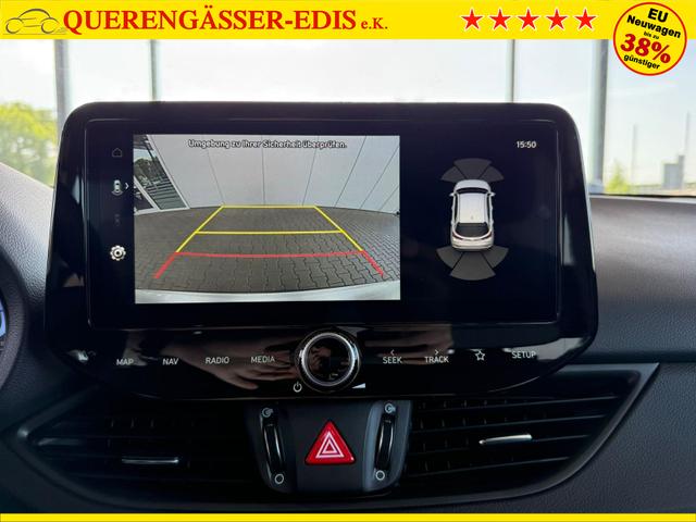 Hyundai i30 Kombi Smart 1.5 GDI 6MT / Navi PDC V.&H. m. Kamera LED ALU16 Dachreling Tempom. 