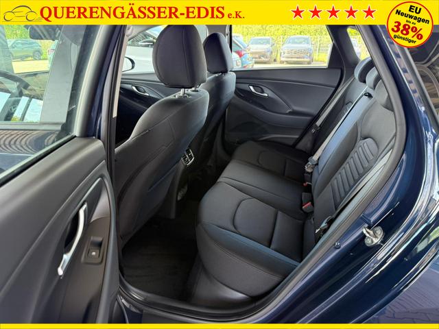 Hyundai i30 GO 1.5 DPI / Sitz + Lenkradh./ LED Navi Tempomat Alu16 PDC V.&H.m.Kamera 