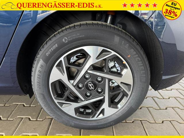 Hyundai i30 GO 1.5 DPI / Sitz + Lenkradh./ LED Navi Tempomat Alu16 PDC V.&H.m.Kamera 