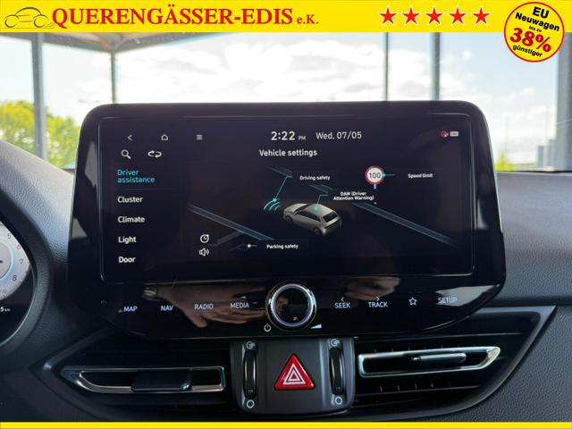 Hyundai i30 GO 1.5 DPI / Sitz + Lenkradh./ LED Navi Tempomat Alu16 PDC V.&H.m.Kamera 
