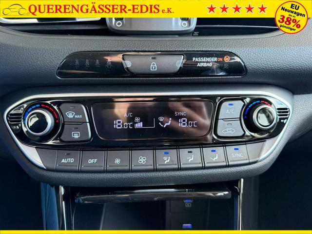 Hyundai i30 GO 1.5 DPI / Sitz + Lenkradh./ LED Navi Tempomat Alu16 PDC V.&H.m.Kamera 