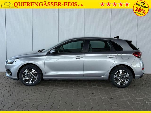 Hyundai i30 GO 1.5 DPI / Sitz + Lenkradh./ LED Navi Tempomat Alu16 PDC V.&H.m.Kamera 