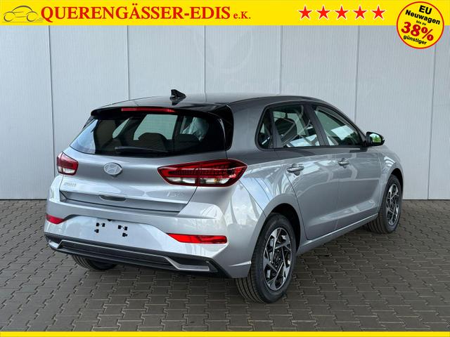 Hyundai i30 GO 1.5 DPI / Sitz + Lenkradh./ LED Navi Tempomat Alu16 PDC V.&H.m.Kamera 