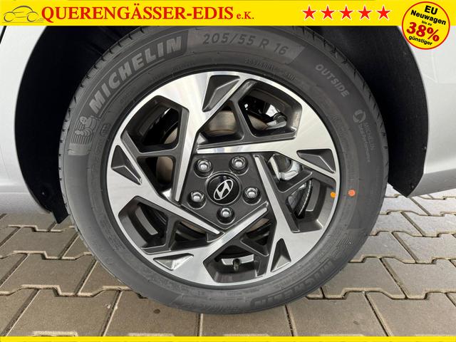 Hyundai i30 Kombi GO 1.5 DPI / Sitz + Lenkradh./ LED Navi Tempomat Alu16 PDC V.&H.m.Kamera 