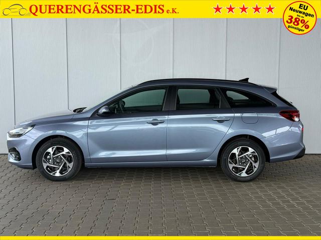 Hyundai i30 Kombi Smart 1.5 GDI 6MT / Navi PDC V.&H. m. Kamera LED ALU16 Dachreling Tempom. 