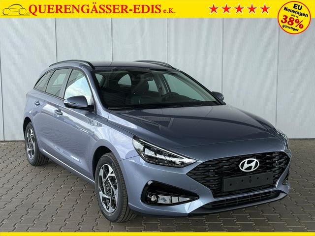 Hyundai i30 Kombi Smart 1.5 GDI 6MT / Navi PDC V.&H. m. Kamera LED ALU16 Dachreling Tempom. 