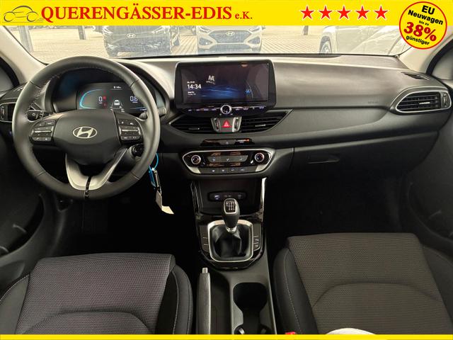 Hyundai i30 Kombi Comfort 1.5 GDi / LED Navi PDC V&H + Kamera Tempomat Carplay Alu 16" 