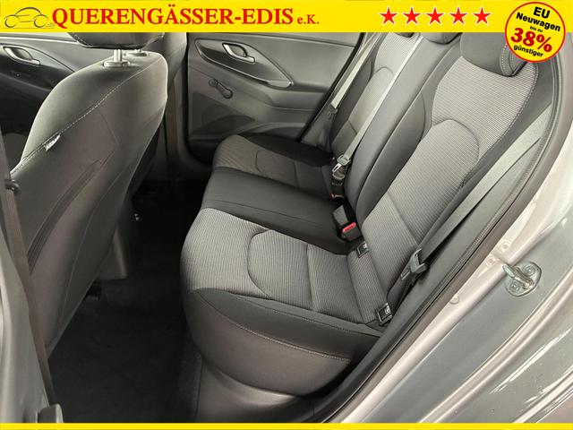 Hyundai i30 Kombi Comfort 1.5 GDi / LED Navi PDC V&H + Kamera Tempomat Carplay Alu 16" 