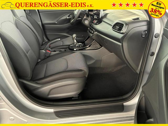 Hyundai i30 Kombi Comfort 1.5 GDi / LED Navi PDC V&H + Kamera Tempomat Carplay Alu 16" 