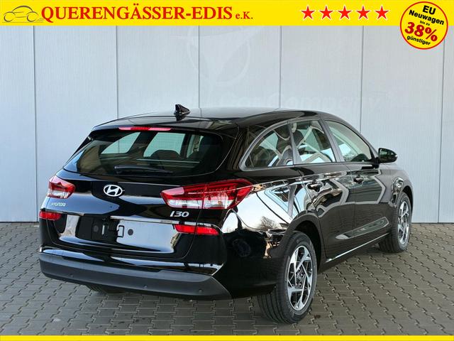 Hyundai i30 Kombi Comfort 1.5 GDI 95PS 6MT Navi / PDC V&H. m. Kamera LED Nebel 15'' LM 