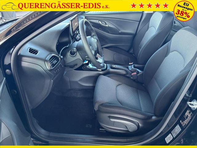 Hyundai i30 Kombi Comfort 1.5 GDI 95PS 6MT Navi / PDC V&H. m. Kamera LED Nebel 15'' LM 