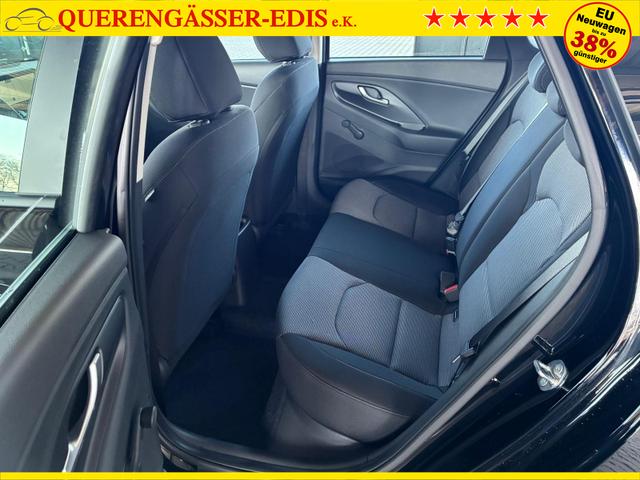 Hyundai i30 Kombi Comfort 1.5 GDI 95PS 6MT Navi / PDC V&H. m. Kamera LED Nebel 15'' LM 