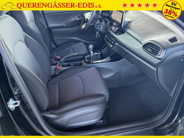 Hyundai i30 Kombi Comfort 1.5 GDI 95PS 6MT Navi / PDC V&H. m. Kamera LED Nebel 15'' LM 