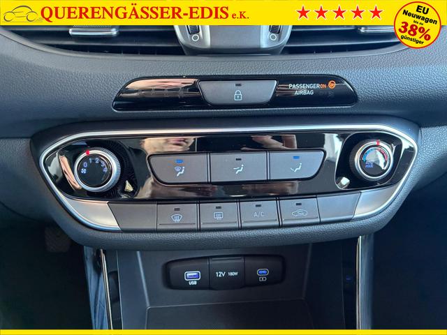 Hyundai i30 Kombi Comfort 1.5 GDI 95PS 6MT Navi / PDC V&H. m. Kamera LED Nebel 15'' LM 