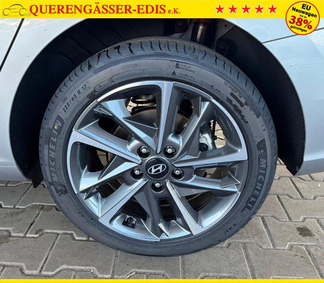 Hyundai i30 Kombi Comfort Plus 1.0 TGDI DCT Navi / Adaptiver Tempomat/ Totwinkel Assistent/ Alu 17" 