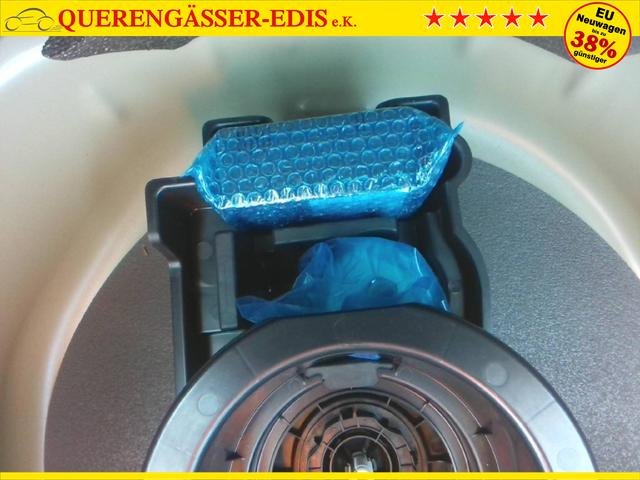 Peugeot 208 Style 1.2L (1199cc) gasoline 100 hp S&S, 6-speed manual 