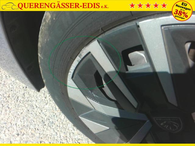 Peugeot 208 Style 1.2L (1199cc) gasoline 100 hp S&S, 6-speed manual 