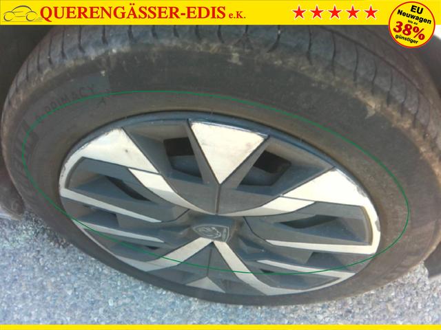 Peugeot 208 Style 1.2L (1199cc) gasoline 100 hp S&S, 6-speed manual 