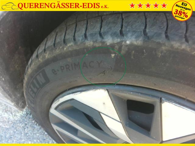 Peugeot 208 Style 1.2L (1199cc) gasoline 100 hp S&S, 6-speed manual 