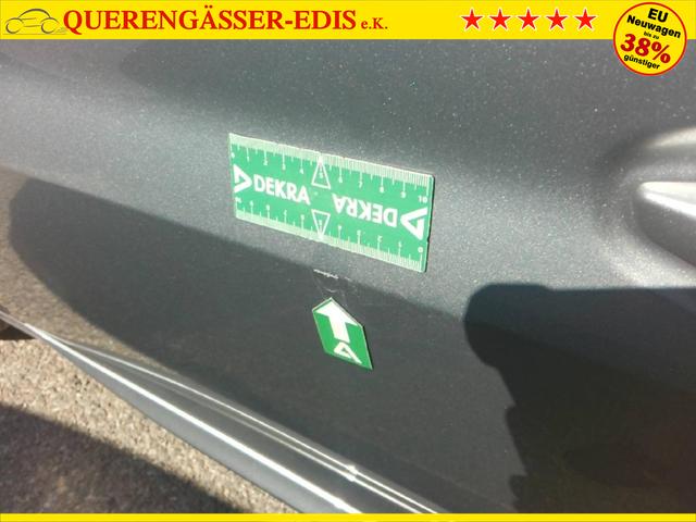 Peugeot 208 Style 1.2L (1199cc) gasoline 100 hp S&S, 6-speed manual 