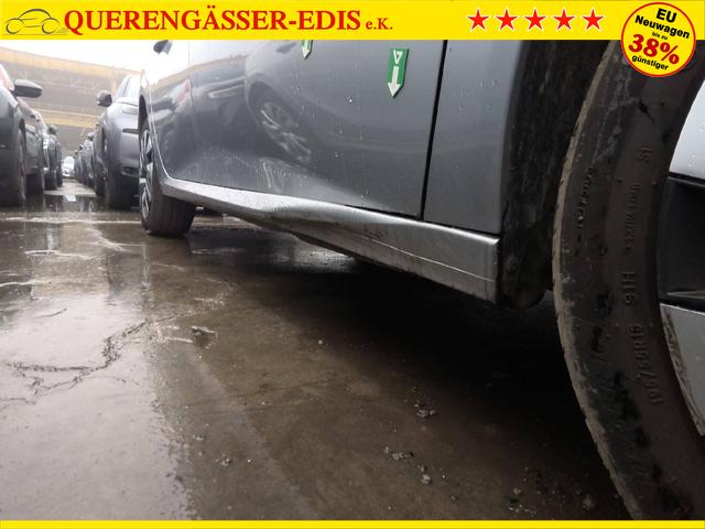 Peugeot 208 Style 1.2L (1199cc) 100 hp S&S, 6-speed manual 