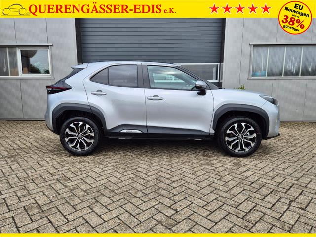 Toyota Yaris Cross 1.5VVT-iE 130PS Automatik Teamplayer Klimaautomatik Sitzheizung Lenkradheizung PDC v+h Rückf.Kamera 17-LM abged.Scheiben 2xKeyless DAB+ Bluetooth Touchscreen Apple CarPlay Android Auto 